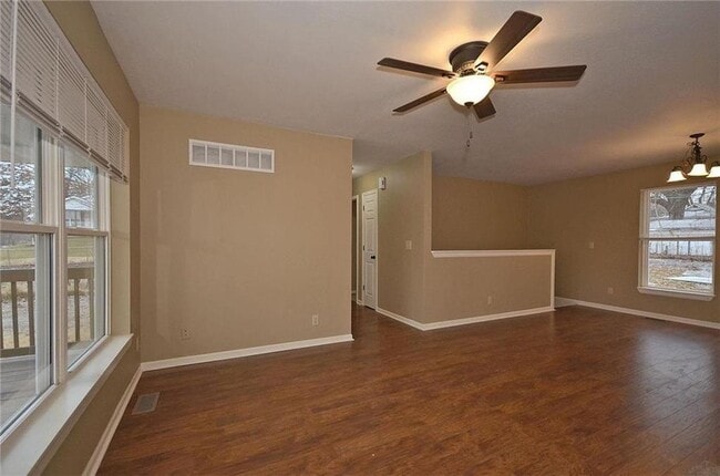 Building Photo - 6130 NE Vivion Rd