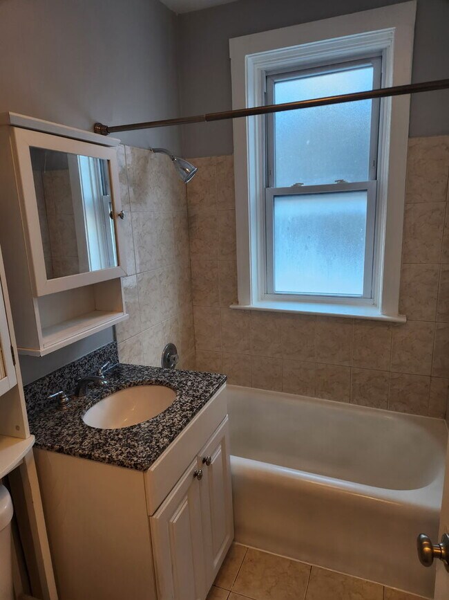 Building Photo - 2838 W Addison St