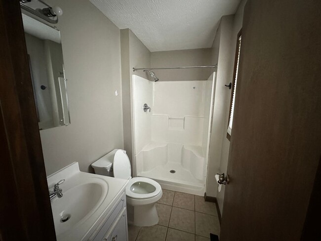 Building Photo - Charming 3 bedroom 2 bathroom home