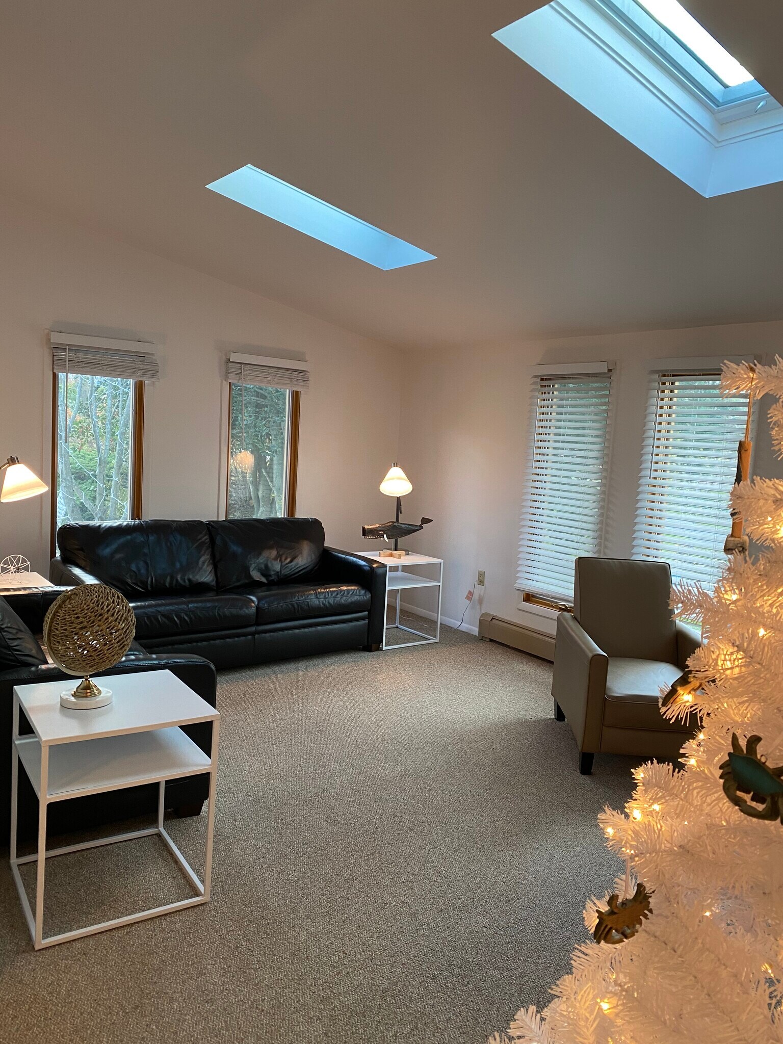 Building Photo - 930 Sound Shore Rd