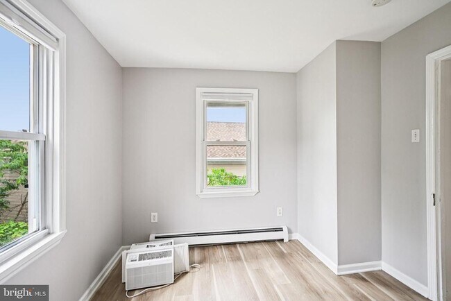 Building Photo - 134 S Main St