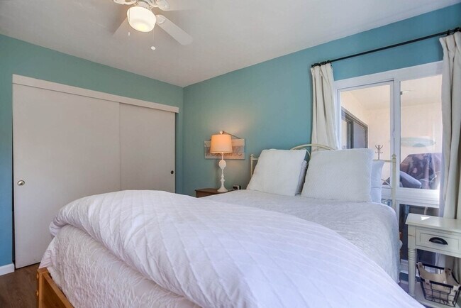 Building Photo - 453 S Sierra Ave