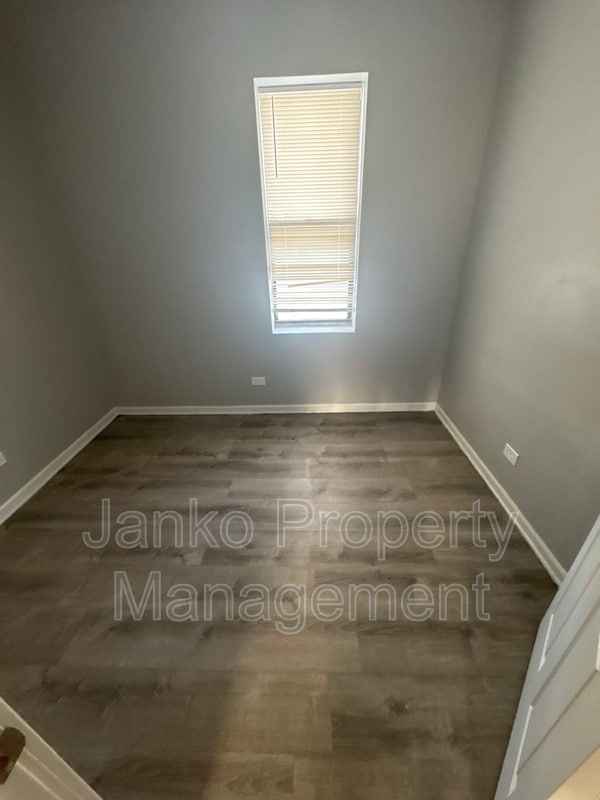 Building Photo - 7314 S Kenwood Ave