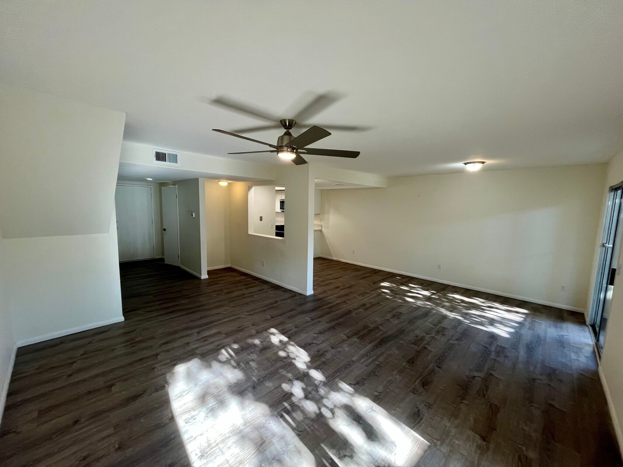 Building Photo - 2112 E Vista Way
