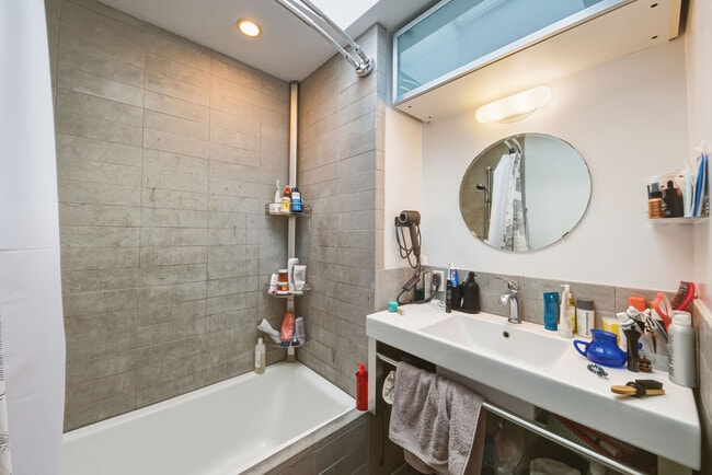 Building Photo - 26 Winfield St