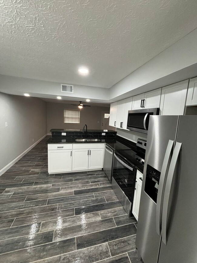 Primary Photo - 3221 Summerhill Ln