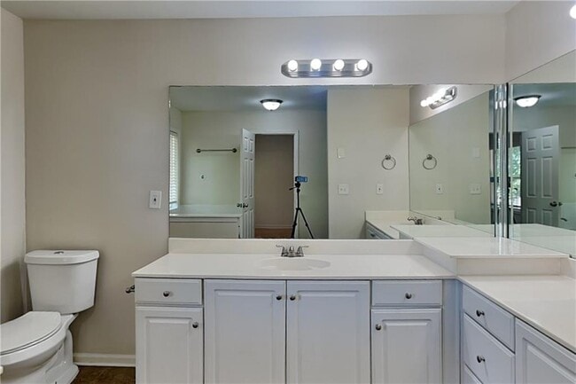 Building Photo - 500 Cottonwood Close