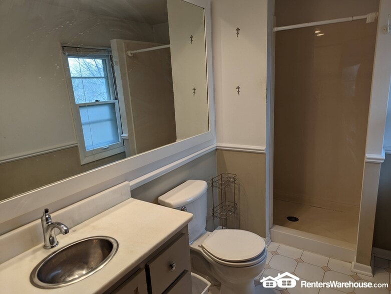 Building Photo - 8861 Greenhill Ln