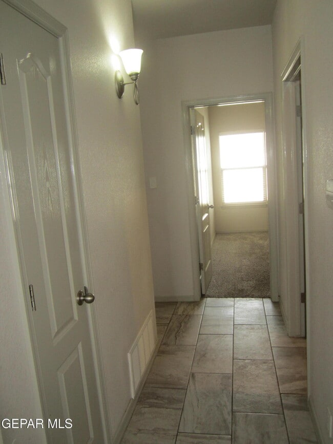 Building Photo - 323 Malta St