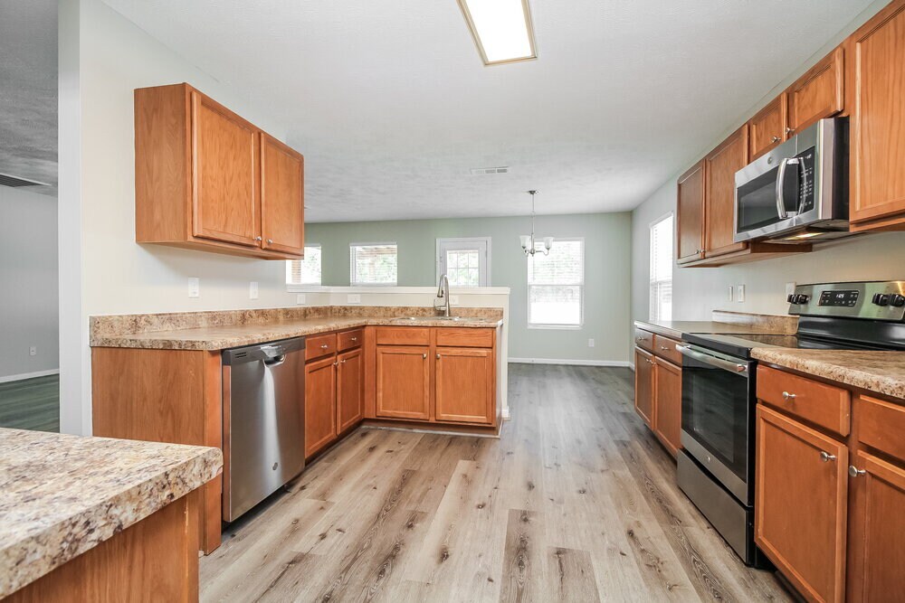 Building Photo - 813 Creek Oak Dr