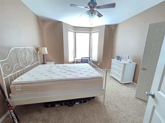 Building Photo - 305 Holleman Dr E