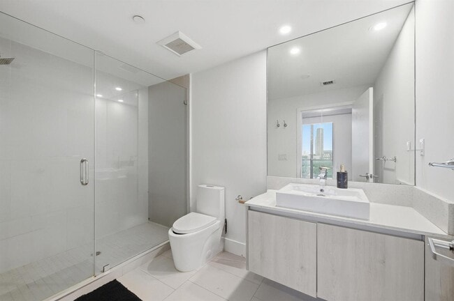 Building Photo - 13800 Highland Dr