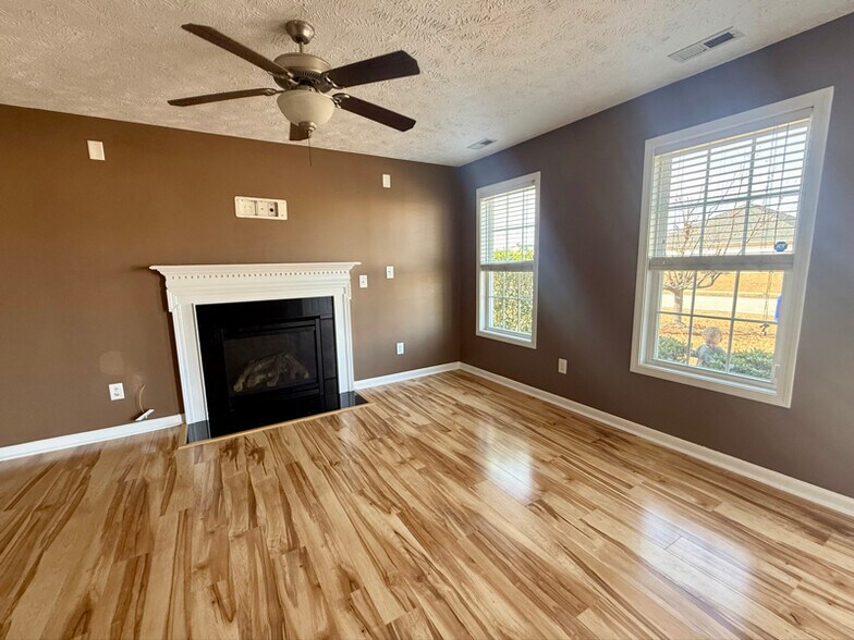 Building Photo - 2120 Yellowbrick Rd