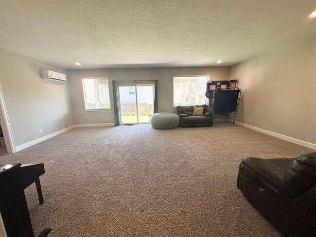 Building Photo - Beautiful 5 Bedroom with Den/Office and Large Bonus Room in Bethany Ridge!!!