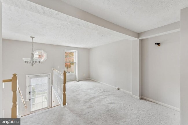 Building Photo - 1581 Woodcrest Dr