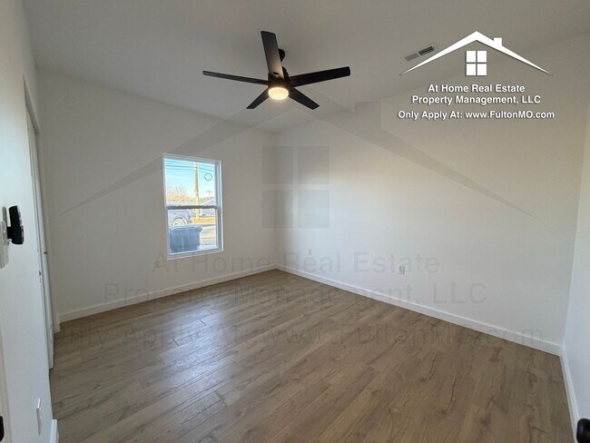 Building Photo - 508 E 8th St