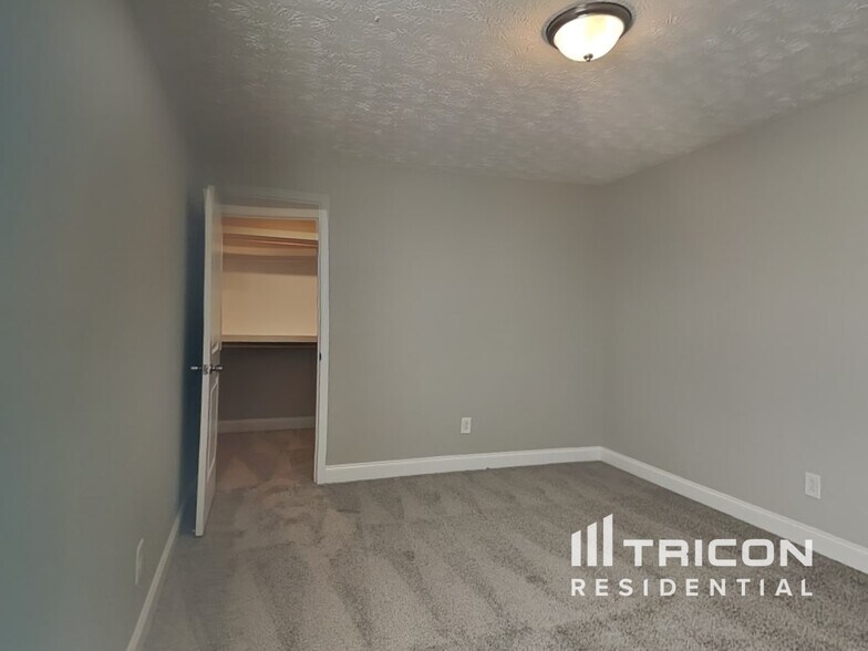 Building Photo - 1020 Berra Dr