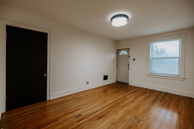 Building Photo - NEWLY RENOVATED APARTMENTS near Rooster on...