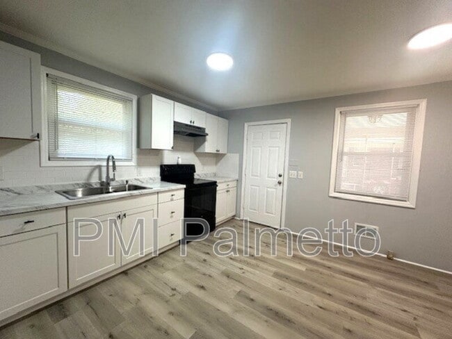Building Photo - 216 Saddlefield Rd