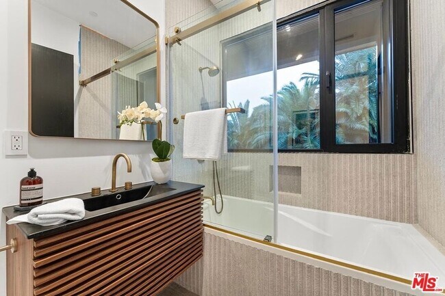 Building Photo - 9031 Alto Cedro Dr