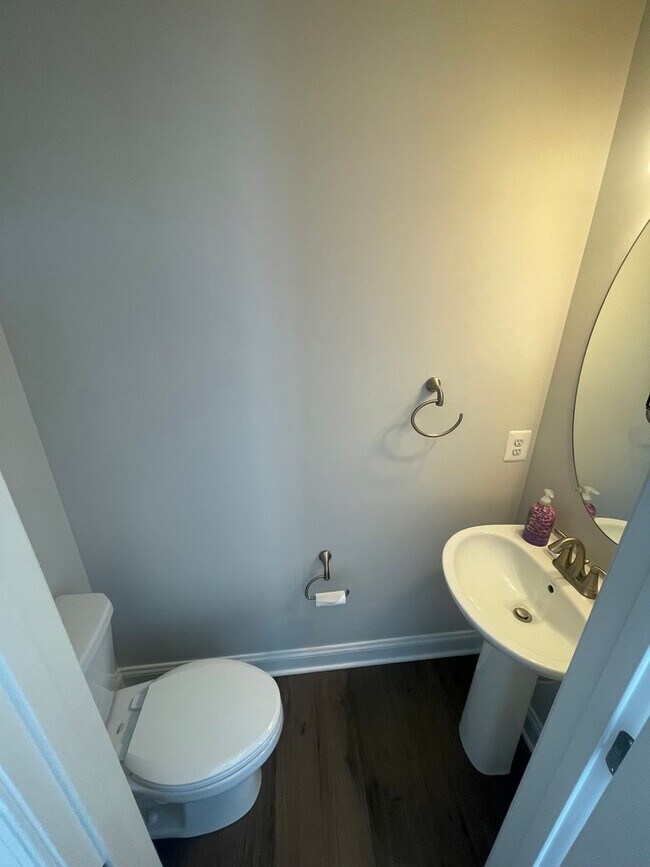 Building Photo - End of unit townhome in Trails at Beech Cr...