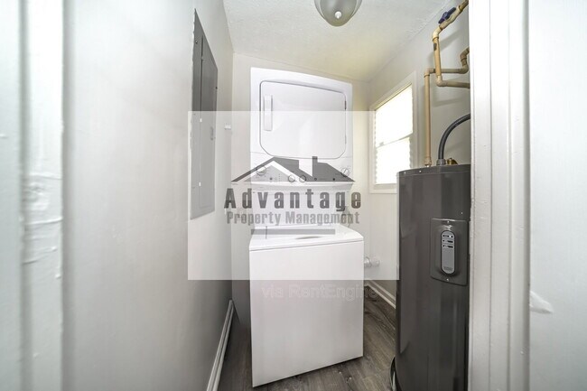 Building Photo - 1345 D F Fuller Dr