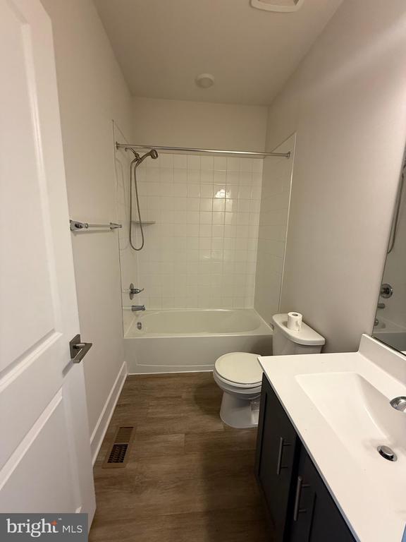 Building Photo - 212 Pomegranate Ln