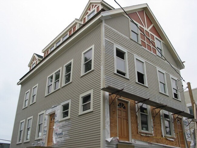 Building Photo - 15 Wadsworth St