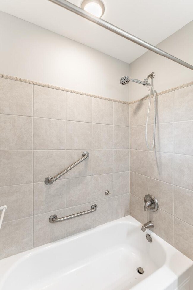 Building Photo - 2402 Mcclain Cir NW