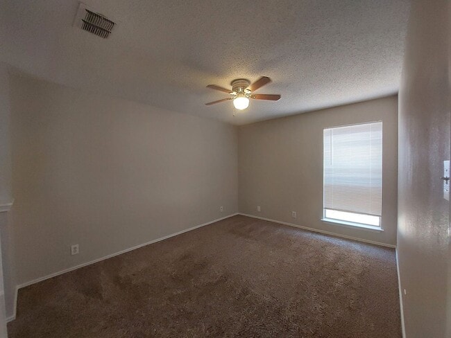 Building Photo - Northwest Crossing~2 Bedroom 2 Bath Single...