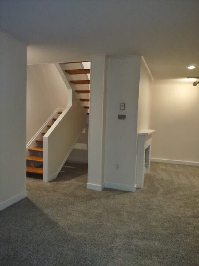 Building Photo - 9313 Groundhog Dr
