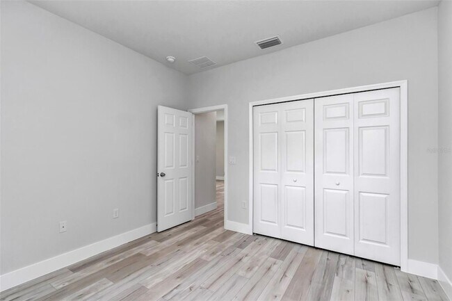 Building Photo - 7911 N Pocono Dr