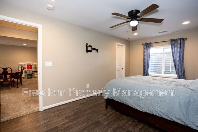 Building Photo - 2425 Morgans Point Dr