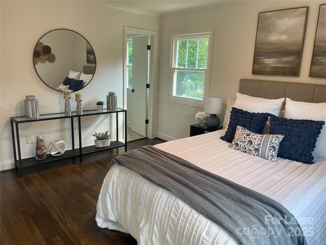 Building Photo - 5840 Charing Pl