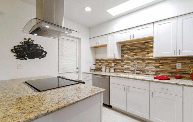 Building Photo - 1231 E Maryland Ave