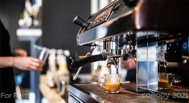 Building Photo - 1310 Iris Dr