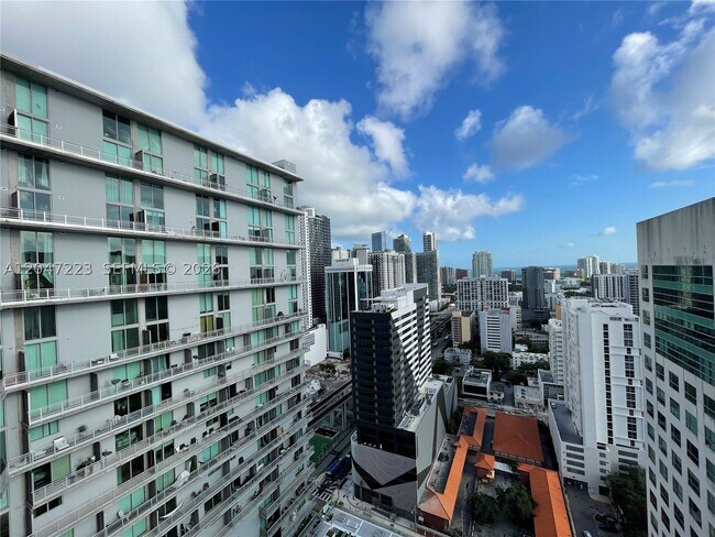 Building Photo - 690 SW 1st Ct