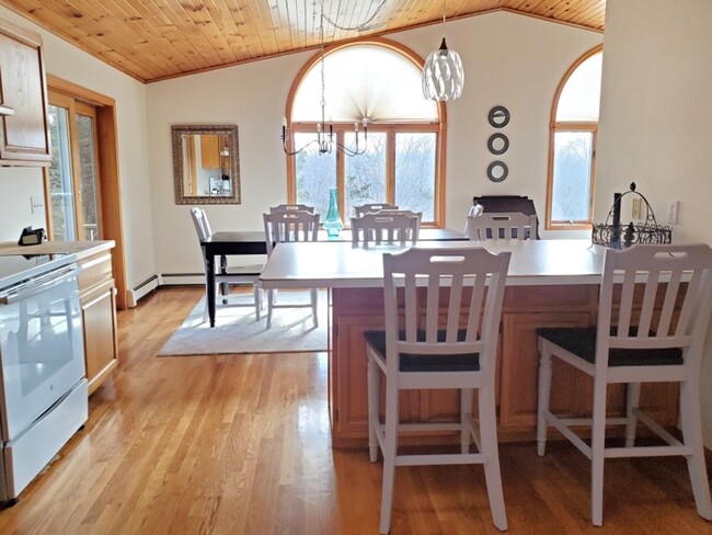 Building Photo - Winter Rental: Wingaerchic (Dog-friendly!)