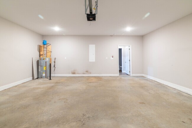 Building Photo - 338 Broadberry Ave