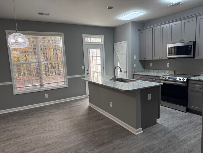 Building Photo - Complete BRAND NEW Renovation 3 Bed/2.5 Bath Townhome in Milton GA