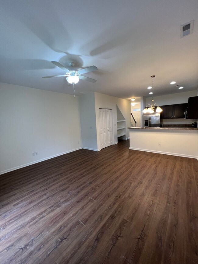 Building Photo - SAYLOR'S WATCH - 3 Bedroom Townhome in Mon...