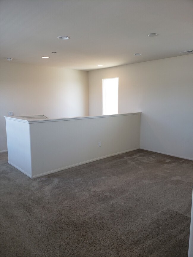 Building Photo - Riverpark 3+3 Single Family Home $4200