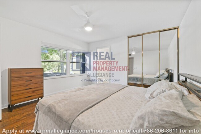 Building Photo - Stylish 2-Bedroom Townhome in Gated Boynto...
