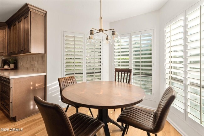 Building Photo - 1025 E Morten Ave