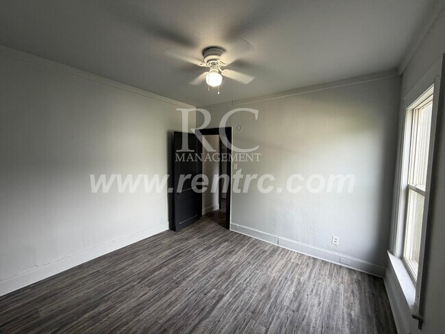 Building Photo - 327-2 Robinson-