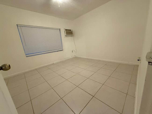 Building Photo - 3615 Thomas Ave