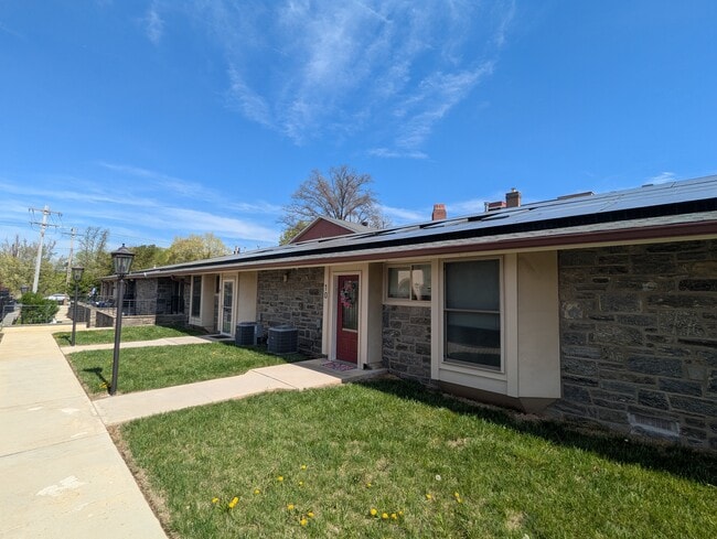 Front of Unit #10 - 225 W Pastorius St