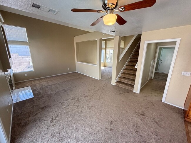 Building Photo - Gorgeous 5Bed/2Bath Home located in Sunris...