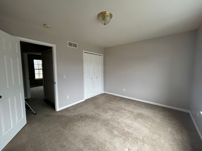 Building Photo - 281 Bay Pointe Dr