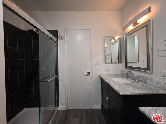 Building Photo - 517 N Francisca Ave